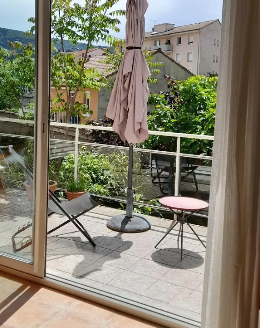Jolie Maison Sportive Avec Exterieurs Millau